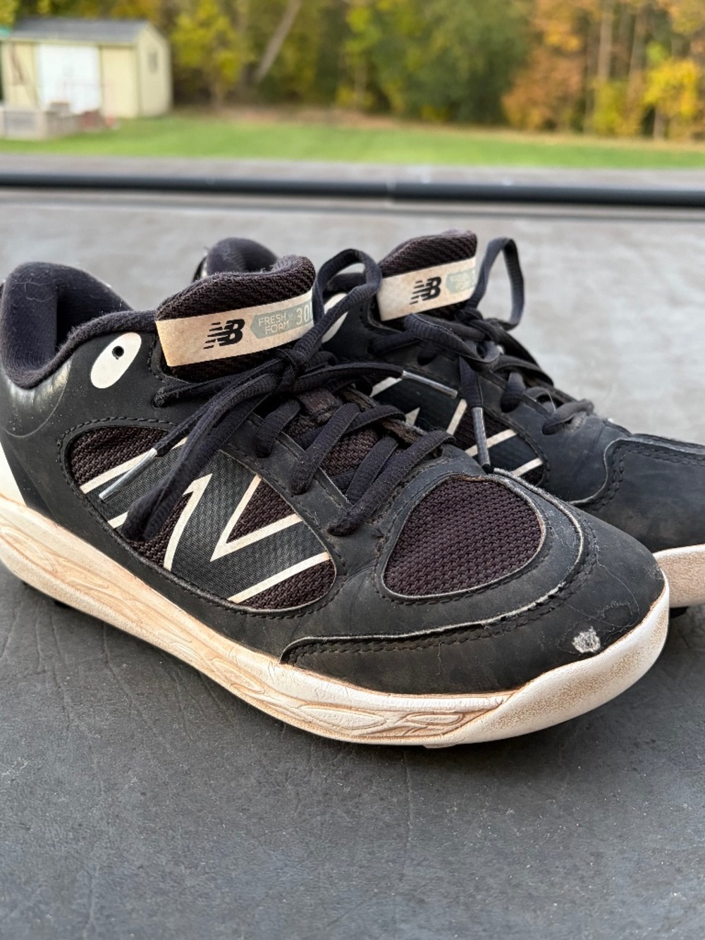New Balance Youth Boys Baseball size 3US Cleats
